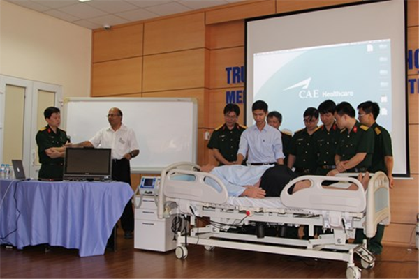 Buổi tập huấn công nghệ mô phỏng 5 kỹ thuật cấp cứu cơ bản tại Học viện Quân y